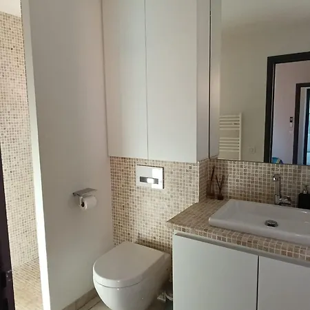 Villa Pres De La *